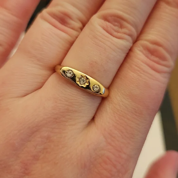 🔷️ Gold Plated Flat Top 3 Stone Statement Ring Size 5.5 - Picture 2 of 3